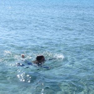 Uimisen riemua, Aura vedessä